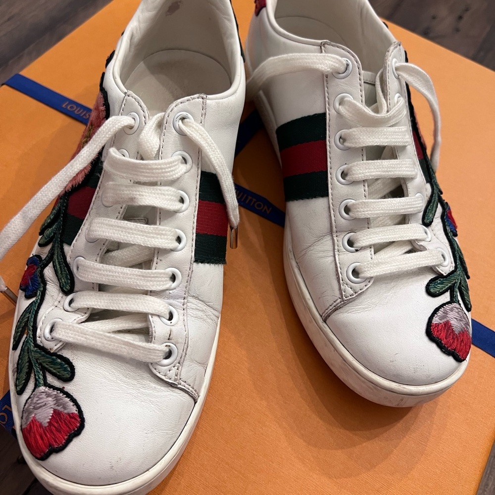 ** Authentic ** Gucci Floral Sneakers